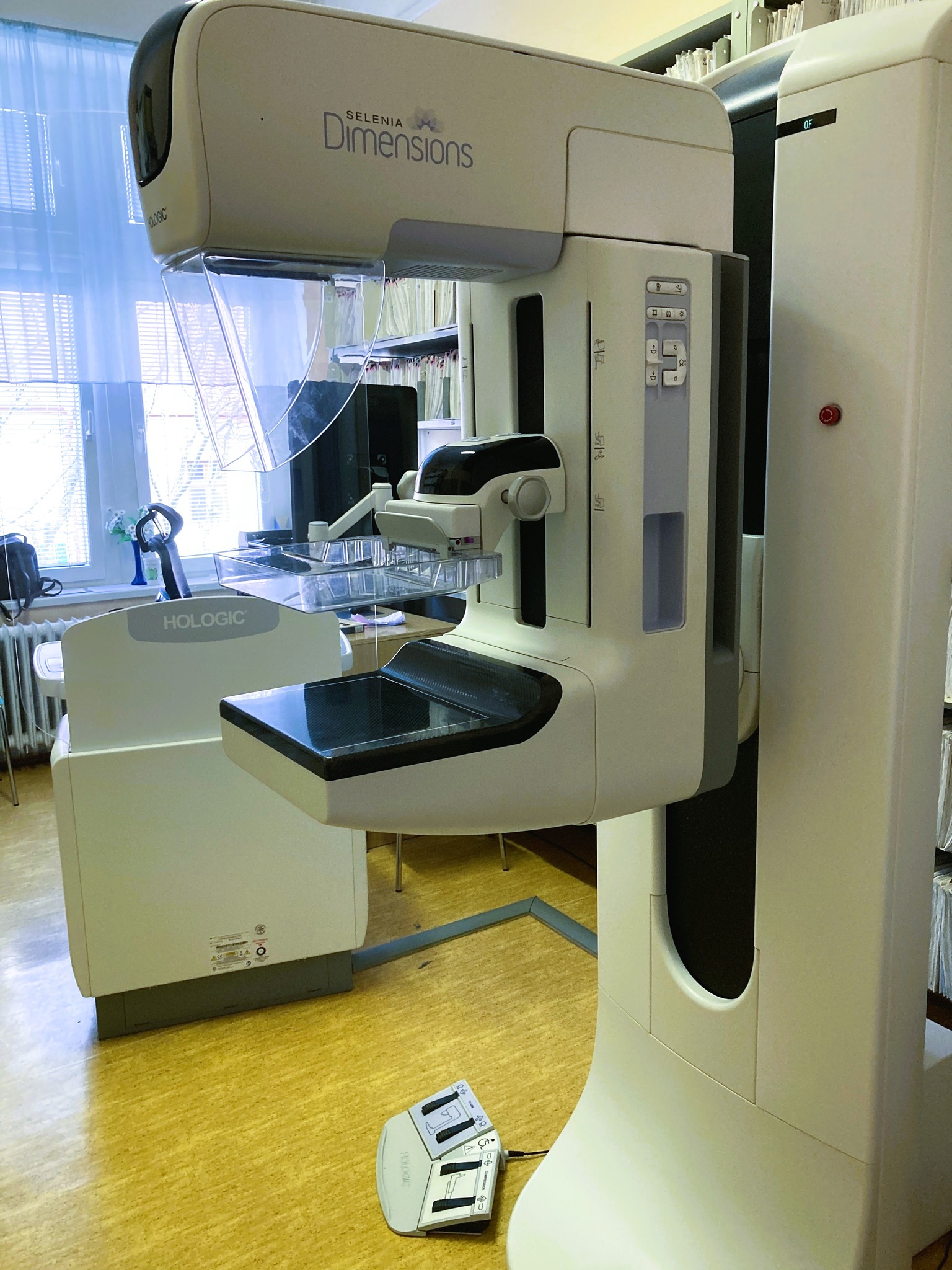 Jičínská nemocnice zahájila provoz screeningového a diagnostického mamologického pracoviště na poliklinice. Nově také provozuje skiagrafy a ultrazvuk 