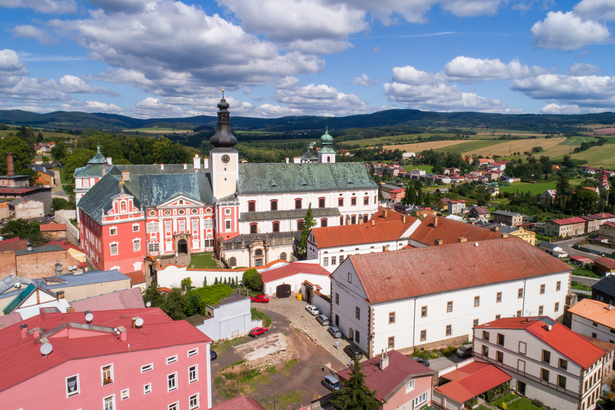 Na podporu Broumova, jako Evropského hlavního města kultury, kraj uvolní přes 100 milionů korun