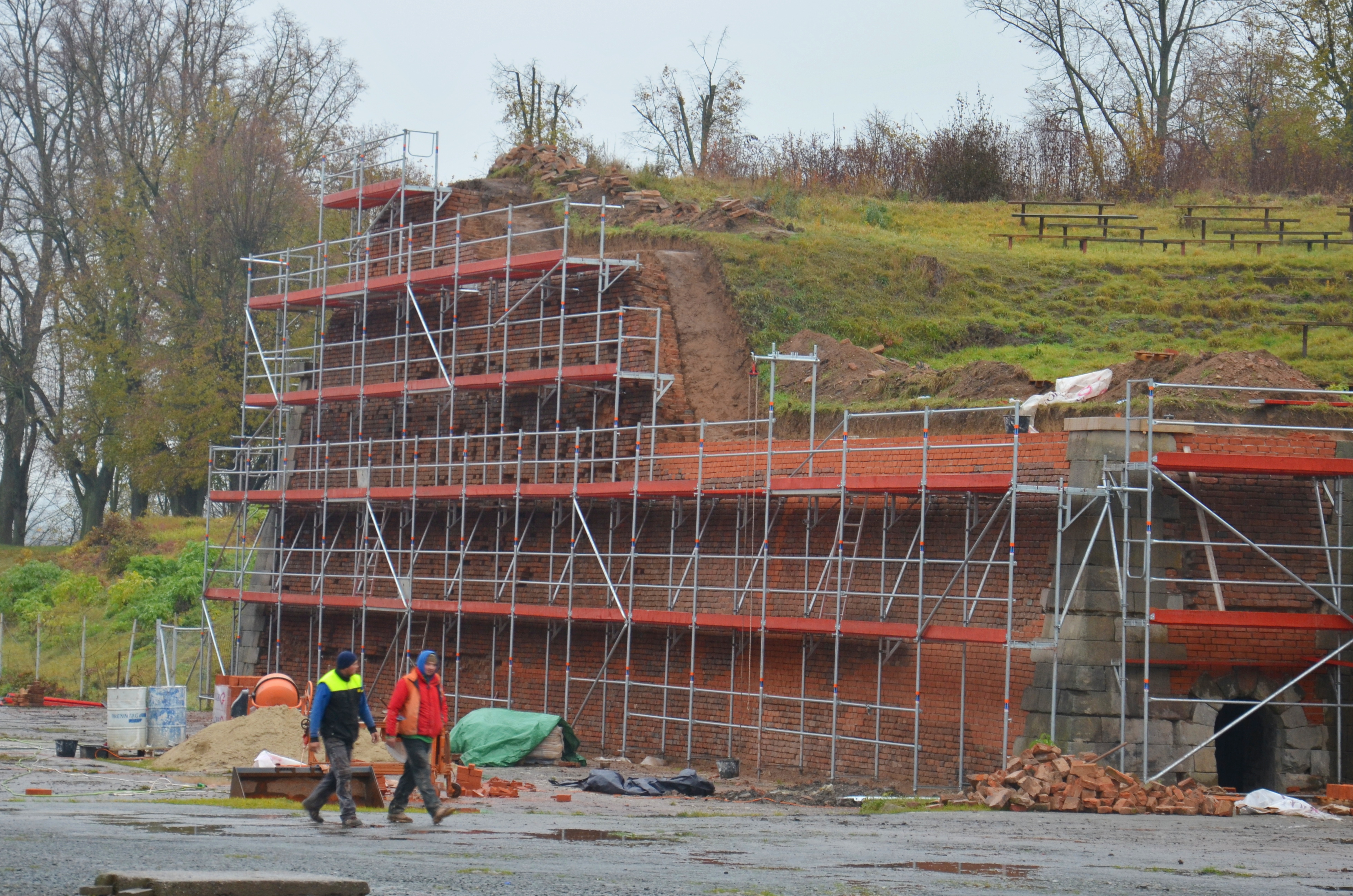 Přes 24 milionů na kulturu. Kraj podpoří obnovu bastionu v Josefově i Muzeum Boženy Němcové 