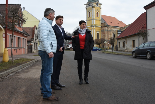 Smidary mají novou kanalizaci. Kraj přispěl dotací i opravou silnice