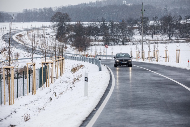 Obchvat Domašína za 116 milionů korun začal sloužit řidičům