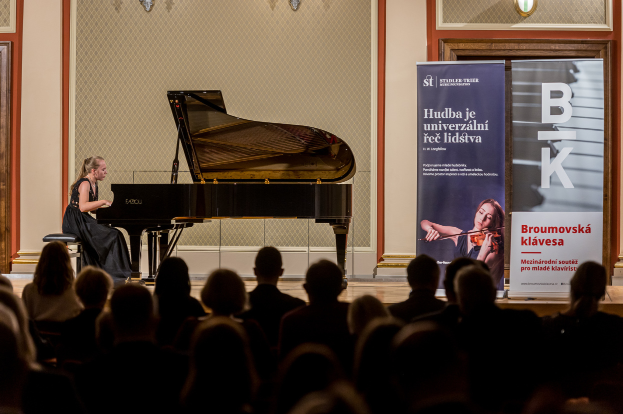 Slavnostní koncert laureátů soutěže Broumovská klávesa představí mladé nadějné klavíristy ze čtyř zemí