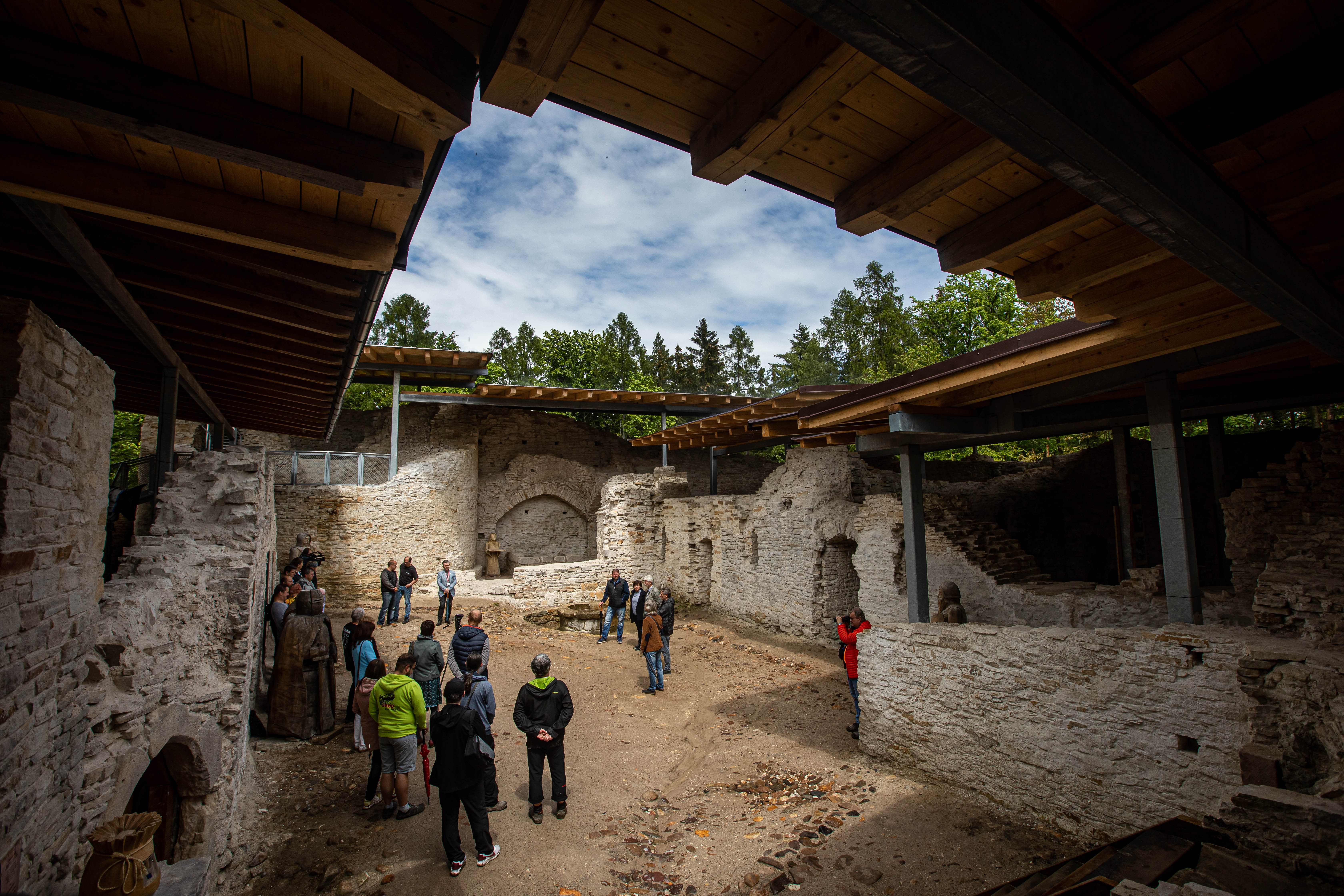 Hrad Vízmburk otevřel brány, nové expozice představí historii hradu i záchranných prací