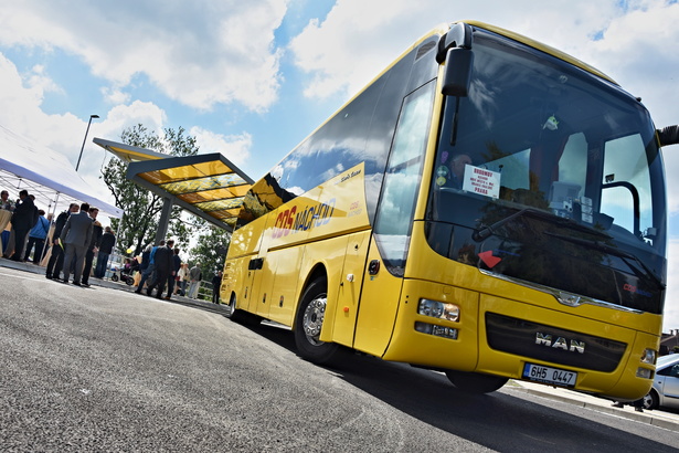 Omezení spojů a vyšší hygiena. Kraj v autobusové dopravě zavádí opatření kvůli koronaviru