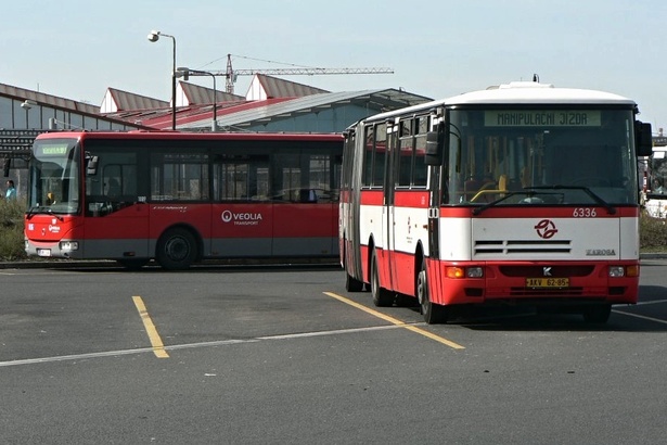 Rada kraje zamítla námitku na soutěž pro autobusovou dopravu