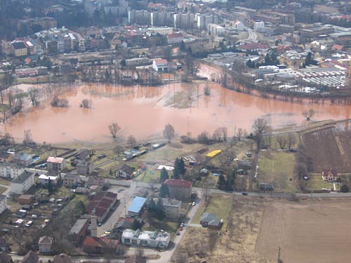 Rozvodněné Labe v Jaroměři: sobota, 1. dubna odpoledne