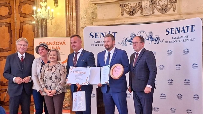 Oranžová stuha ocenění