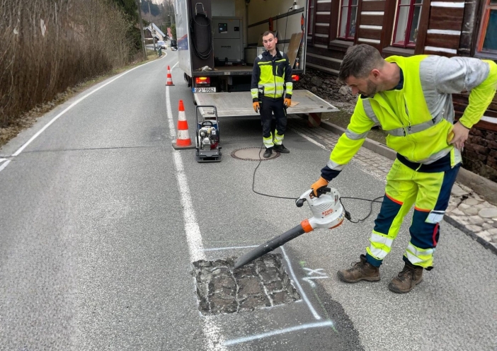 opravy silnice mikrovlnnou technologií 