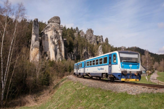 Královéhradecký kraj a Dolnoslezské vojvodství usilují o těsnější přeshraniční spojení po silnicích, železnici i na kolech