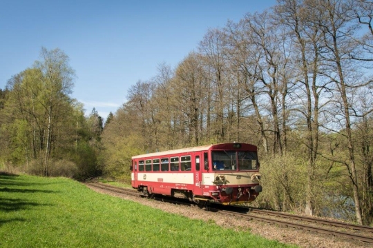 Změny jízdních řádů autobusů a vlaků od neděle 9. června 2024