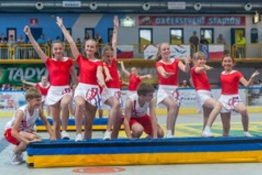 Sokolský stadion rozkvete sletovými skladbami