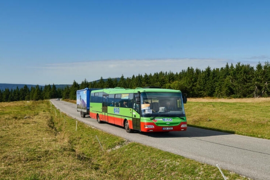 O víkendu v Královéhradeckém kraji vyjedou oblíbené cyklobusy. Turisty zavezou do Krkonoš, Českého ráje ale i do Polska