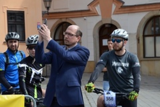 Sobota v Hradci Králové patřila cyklistice. Nova Cup 2018 odstartoval hejtman Jiří Štěpán. 