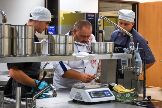 Budoucím kuchařům a cukrářům slouží špičkové školní pracoviště