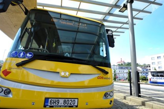 Tendr na autobusovou dopravu pokračuje, ÚOHS zastavil řízení 