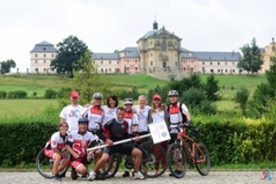 Druhé místo v cyklistickém maratonu vybojoval tým podpořený Královéhradeckým krajem