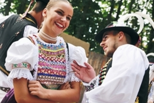 Folklorní festival v Červeném Kostelci přivítá 16 souborů