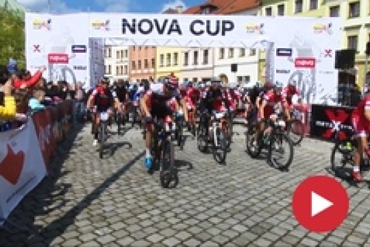 V centru Hradce Králové o víkendu odstartoval seriál maratonu horských kol Nova Cup 2017