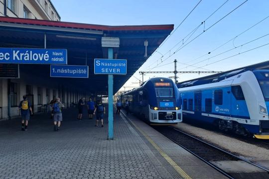 Deset Lišek na severovýchodě Čech. České dráhy pokračují v modernizaci vlaků v Královéhradeckém kraji