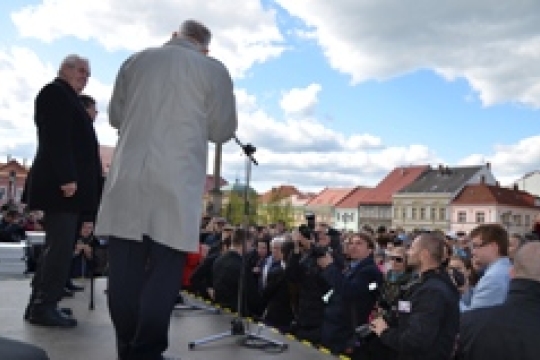 Důležité je naslouchat, nikoliv poslouchat, připomínal prezident