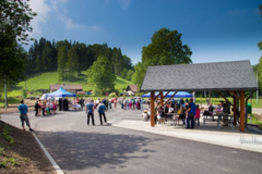 Turistům slouží v Machovské Lhotě nové parkoviště