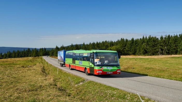 O víkendu v Královéhradeckém kraji vyjedou oblíbené cyklobusy. Turisty zavezou do Krkonoš, Českého ráje ale i do Polska