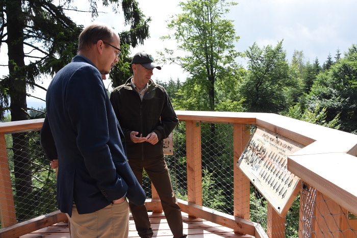 Novou stezkou v Krkonoších projdete z podzemí přes koruny stromů až do oblak