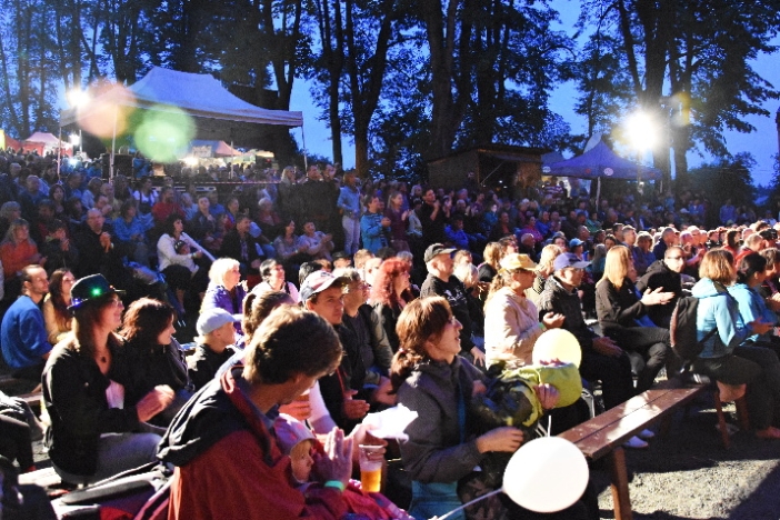 Do Červeného Kostelce se sjely lidové kultury z celého světa