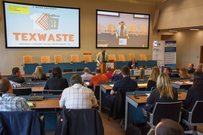 Konference Texwaste představila trendy v recyklaci textilu a oděvů