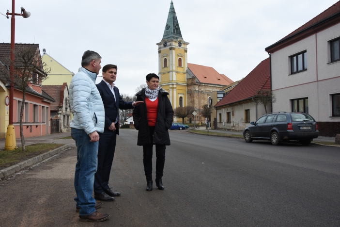 Smidary mají novou kanalizaci. Kraj přispěl dotací i opravou silnice