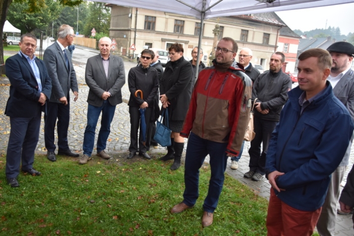 V Polici se už jezdí opravenou ulicí Na Babí