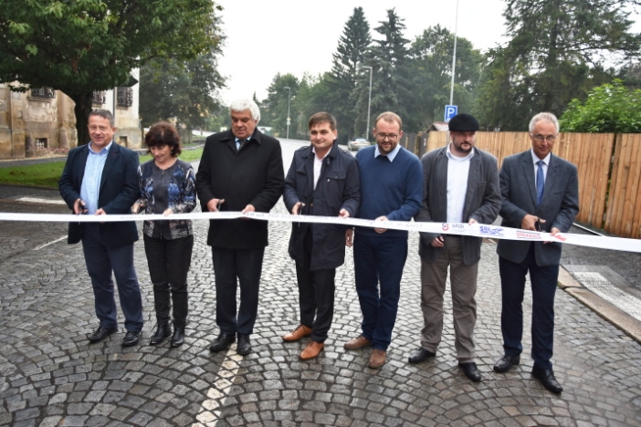 V Polici se už jezdí opravenou ulicí Na Babí