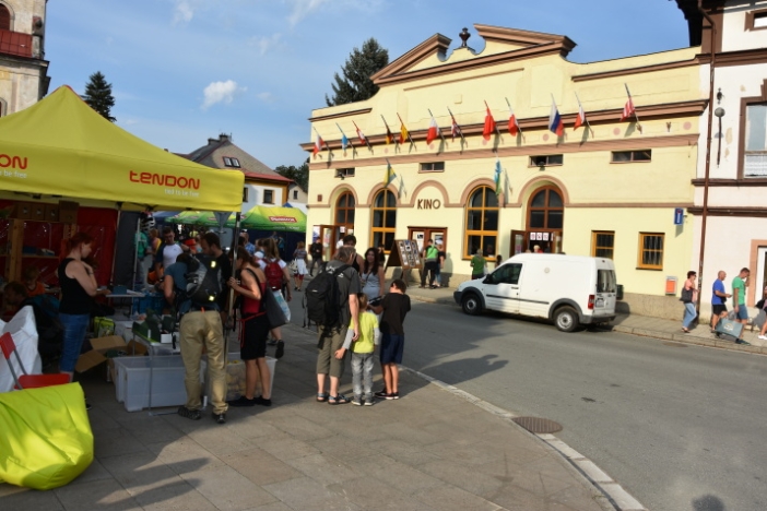 Do Teplic nad Metují se sjeli horolezci. Festival jejich filmů potrvá až do neděle.