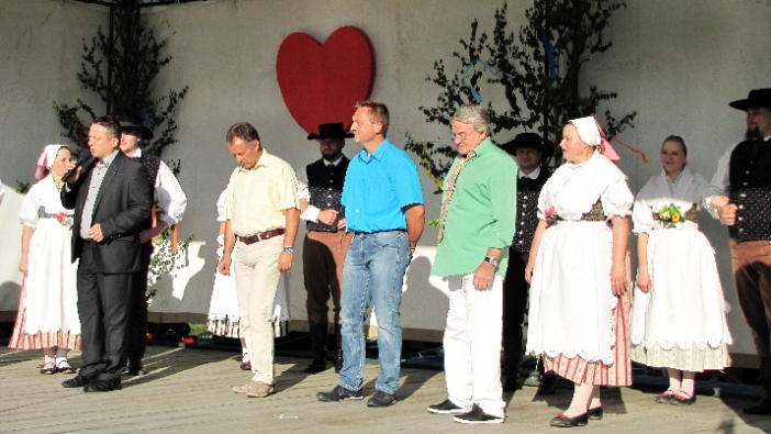 V Lázních Bělohrad vypukl 43. ročník Mezinárodního folklorního festivalu Pod Zvičinou