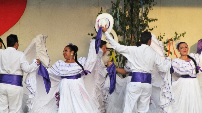 V Lázních Bělohrad vypukl 43. ročník Mezinárodního folklorního festivalu Pod Zvičinou