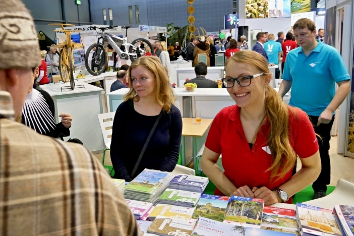 Je libo Cesta kamene nebo Festival zážitků? Královéhradecký kraj zve v Brně na aktivní dovolenou strávenou na kole