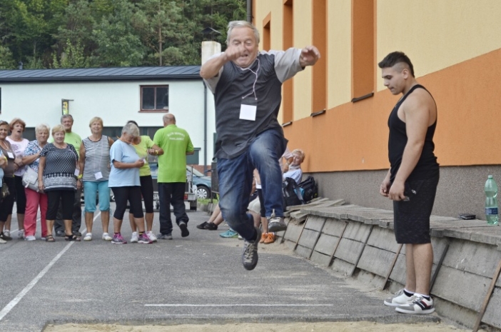 Hod paličkou či skok do dálky, tak vypadala Olympiáda pro starší a dříve narozené 