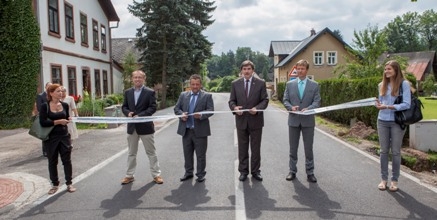 Silnice mezi Dolní Brannou a Kunčicemi byla předána motoristům, ale práce na rozšíření průmyslové zóny Vrchlabí – jih stále pokračují 