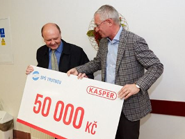 Trutnovský Kasper ocenil spolupráci se Střední průmyslovou školou. Daroval jim 50 tisíc korun