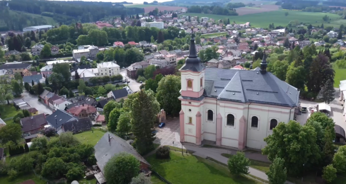 Poutní kostel v Pace po letech zazáří v celé své kráse