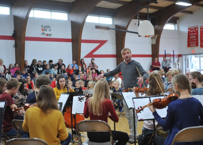 Hradecký smyčcový orchestr koncertuje za velkou louží