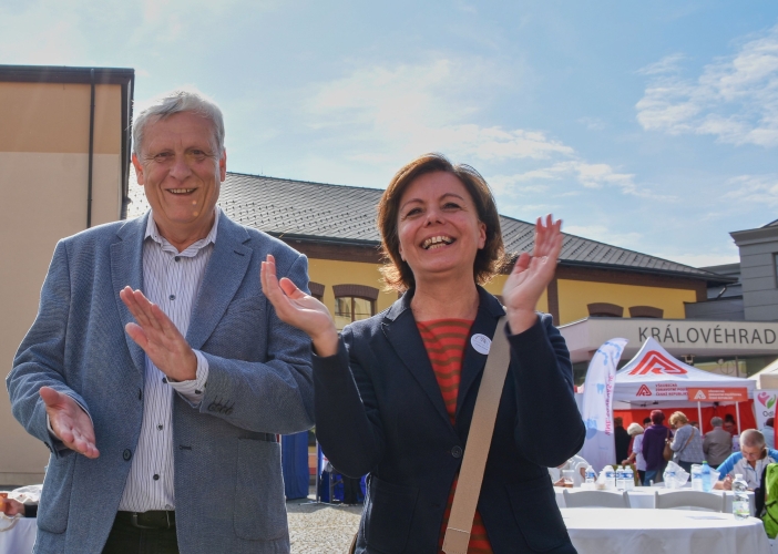 Svátek seniorů nabídl folklór, country, dechovku, prvorepublikovou módu i bohatý doprovodný program