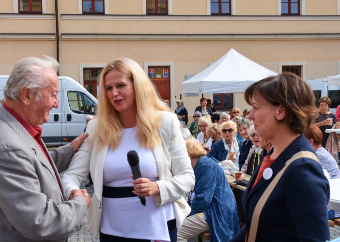 Svátek seniorů nabídl folklór, country, dechovku, prvorepublikovou módu i bohatý doprovodný program