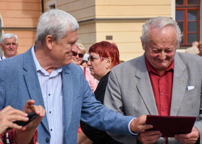 Svátek seniorů nabídl folklór, country, dechovku, prvorepublikovou módu i bohatý doprovodný program