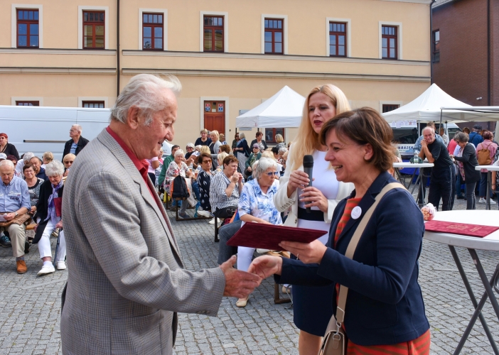 Svátek seniorů nabídl folklór, country, dechovku, prvorepublikovou módu i bohatý doprovodný program