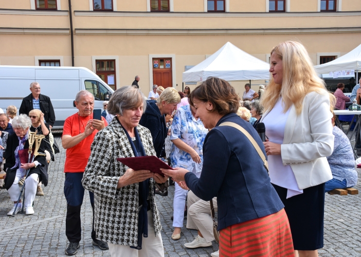 Svátek seniorů nabídl folklór, country, dechovku, prvorepublikovou módu i bohatý doprovodný program