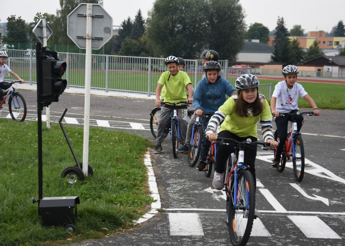 Nová kola pomáhají s dopravní výchovou školáků