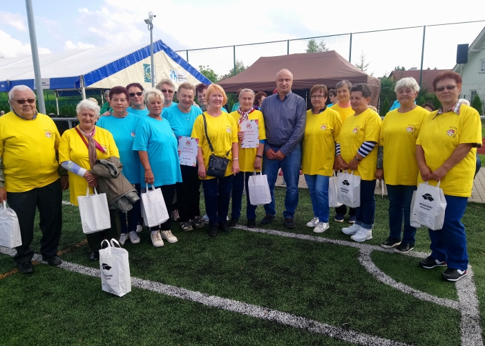 Senioři v Broumově si rádi hrají. První ročník sportovní olympiády jim rozproudil krev v žilách