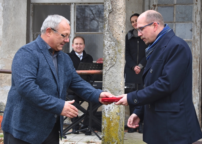 Škroupův dům v Osicích oficiálně patří kraji, ten plánuje jeho opravu