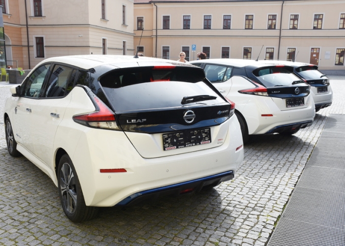 Kraj začíná jezdit ekologicky. Pořídil první tři elektromobily